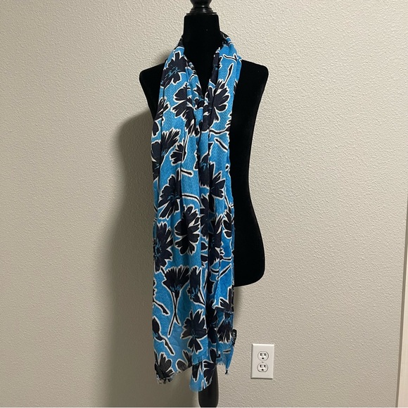 J. Crew Factory | Chino Vacation Shorts and Scarf - Picture 3 of 10